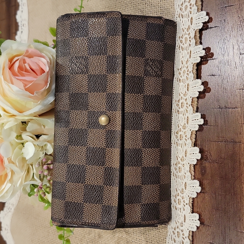Authentic Louis Vuitton trifold wallet in Damier Ebene